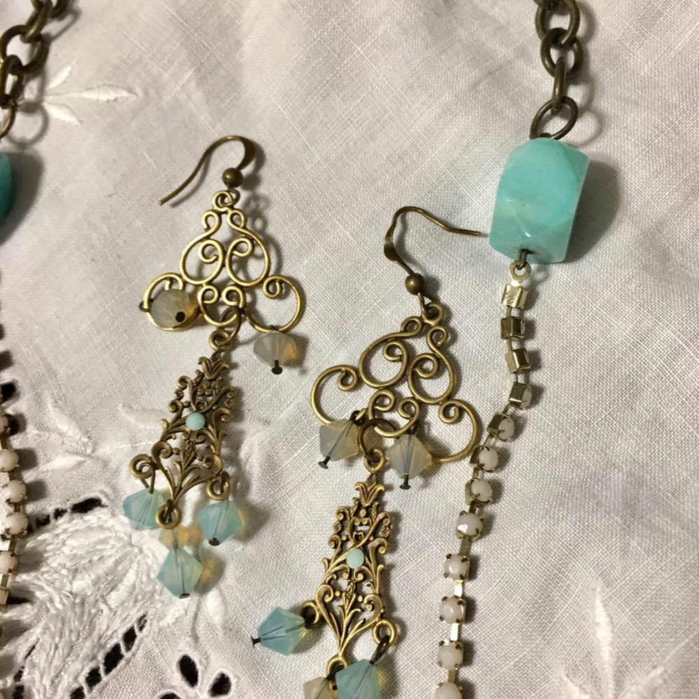 Necklace and earring set